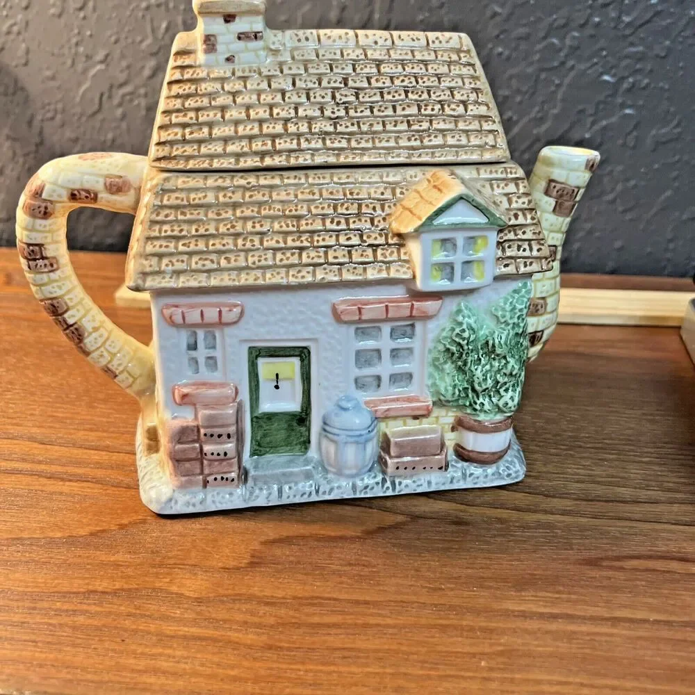 Teapot Corner Store Novelty glazed  6 inches